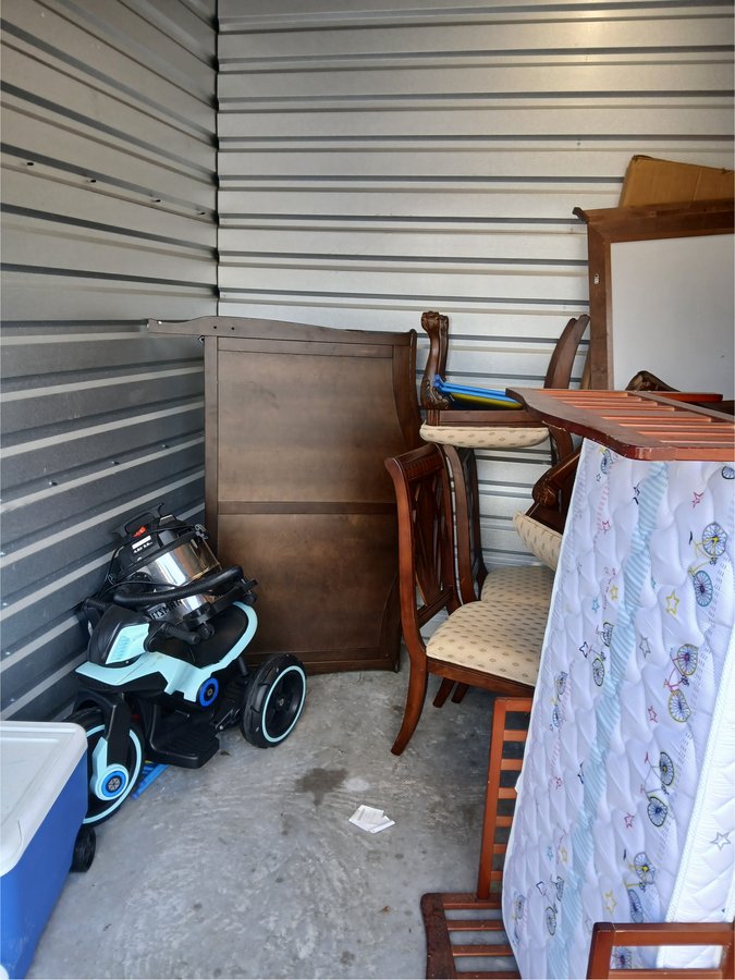 10 x 10 storage unit in Lake Worth, FL