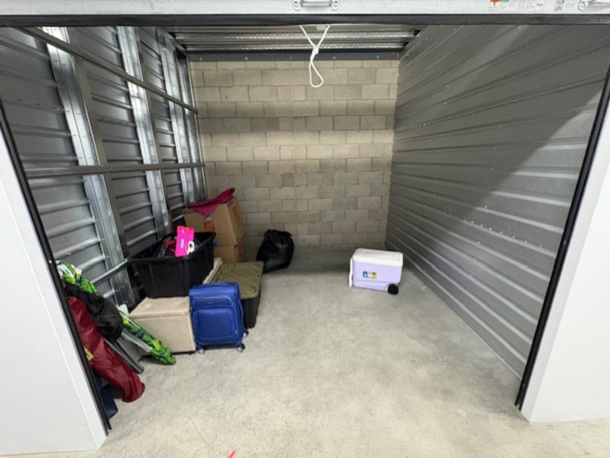 10 x 10 storage unit in North Hollywood, CA