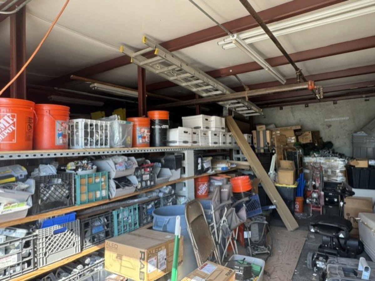 24 x 30 storage unit in Castro Valley, CA