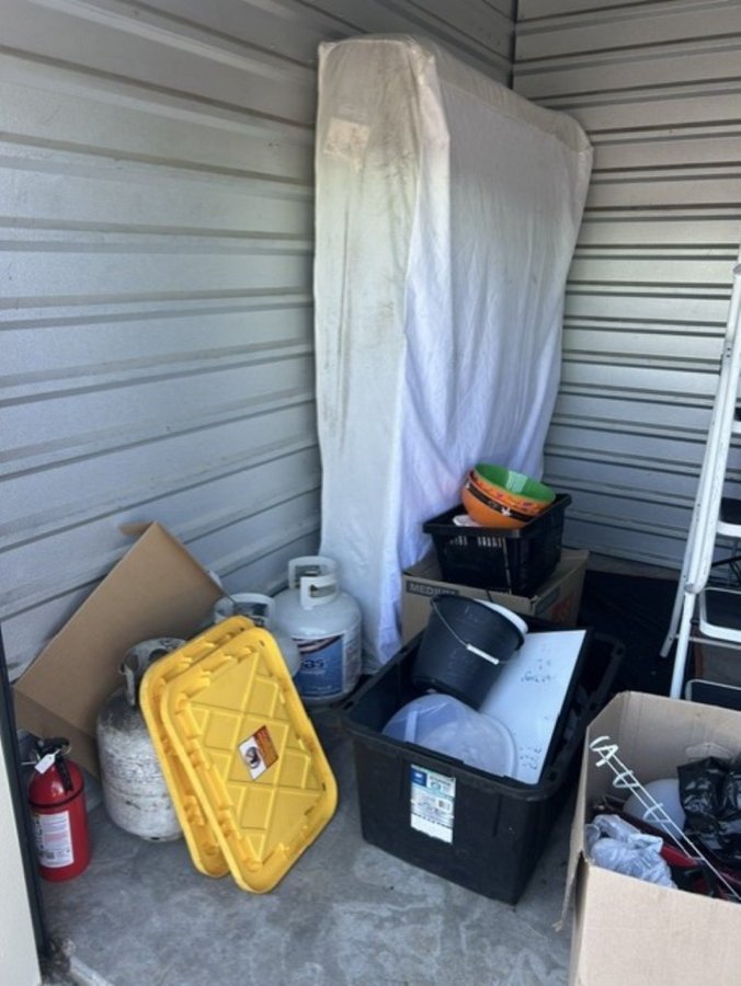 10 x 10 storage unit in Aurora, CO