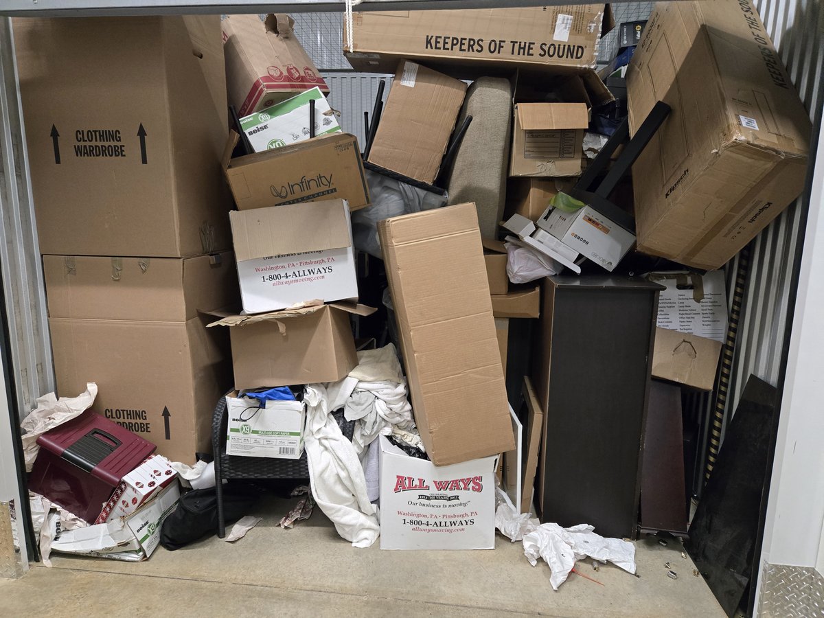 10 x 10 storage unit in Pittsburgh, PA