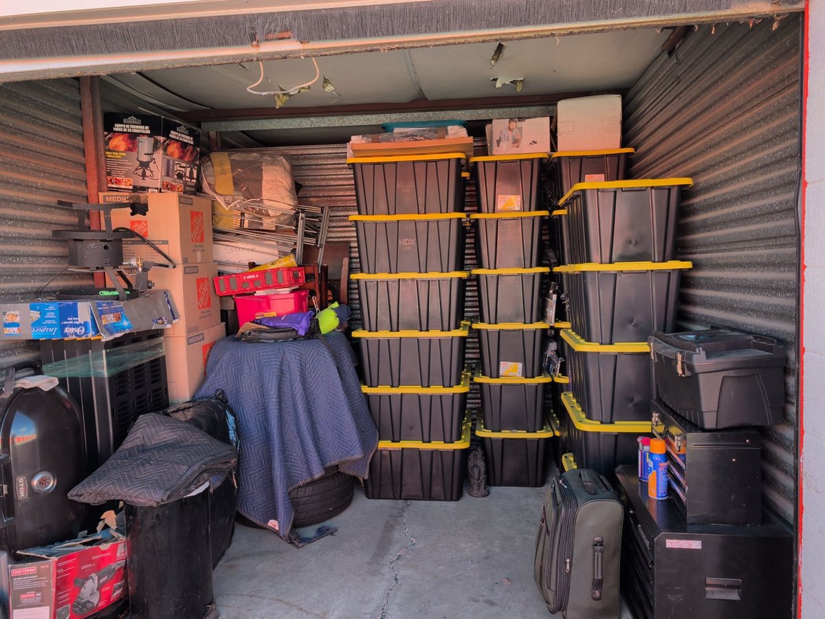 10 x 10 storage unit in Bolingbrook, IL