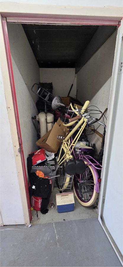 4 x 8 storage unit in Biloxi, MS
