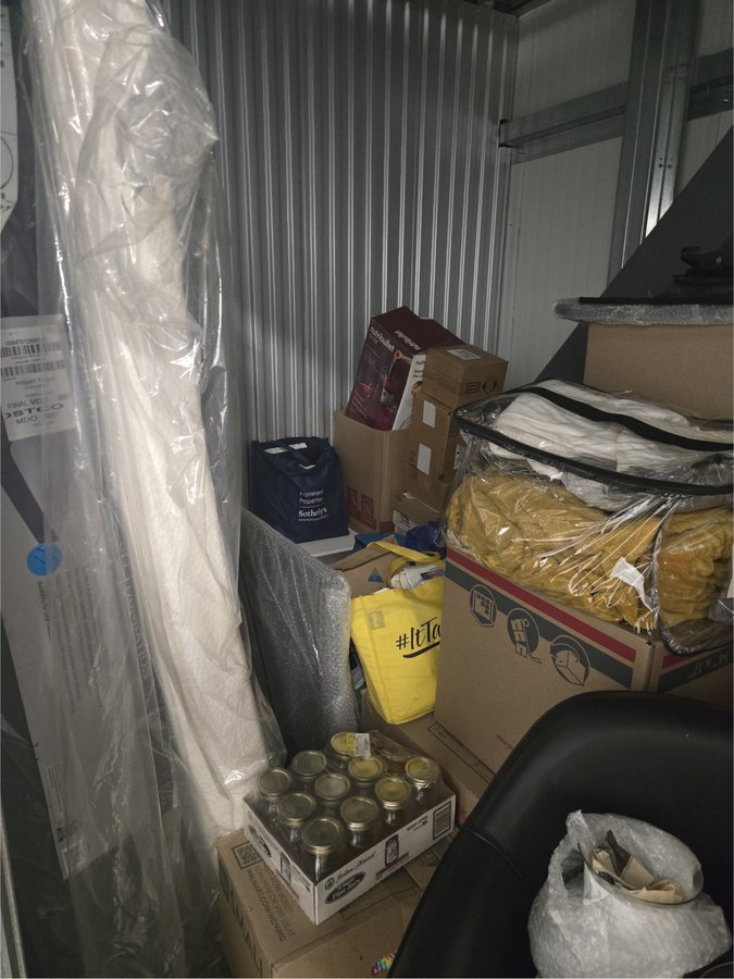 7 x 10 storage unit in Newark, NJ