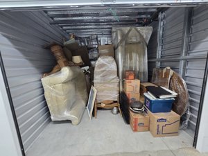 10 x 10 storage unit in Thousand Oaks, CA