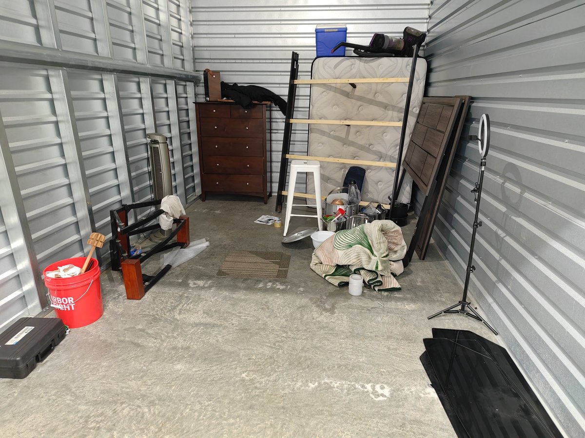 10 x 15 storage unit in Kent, WA