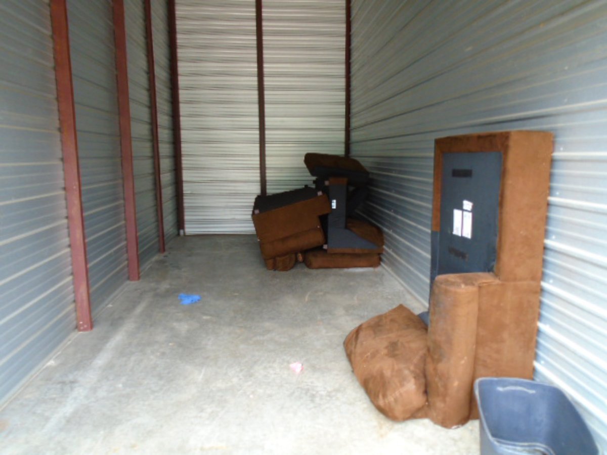 10 x 25 storage unit in Kansas City, MO