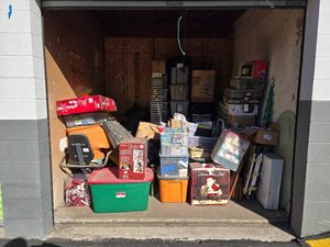 10 x 10 storage unit in Victorville, CA