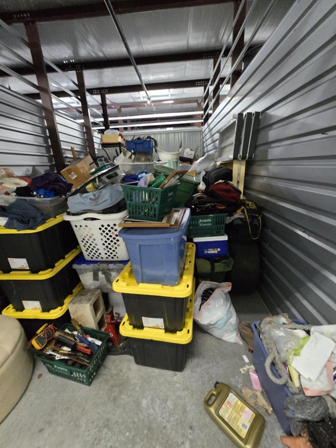 10 x 20 storage unit in Lakeland, FL