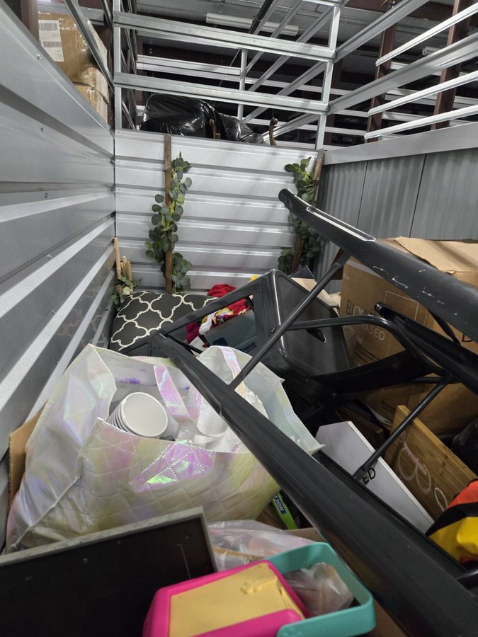 4 x 10 storage unit in Lakeland, FL