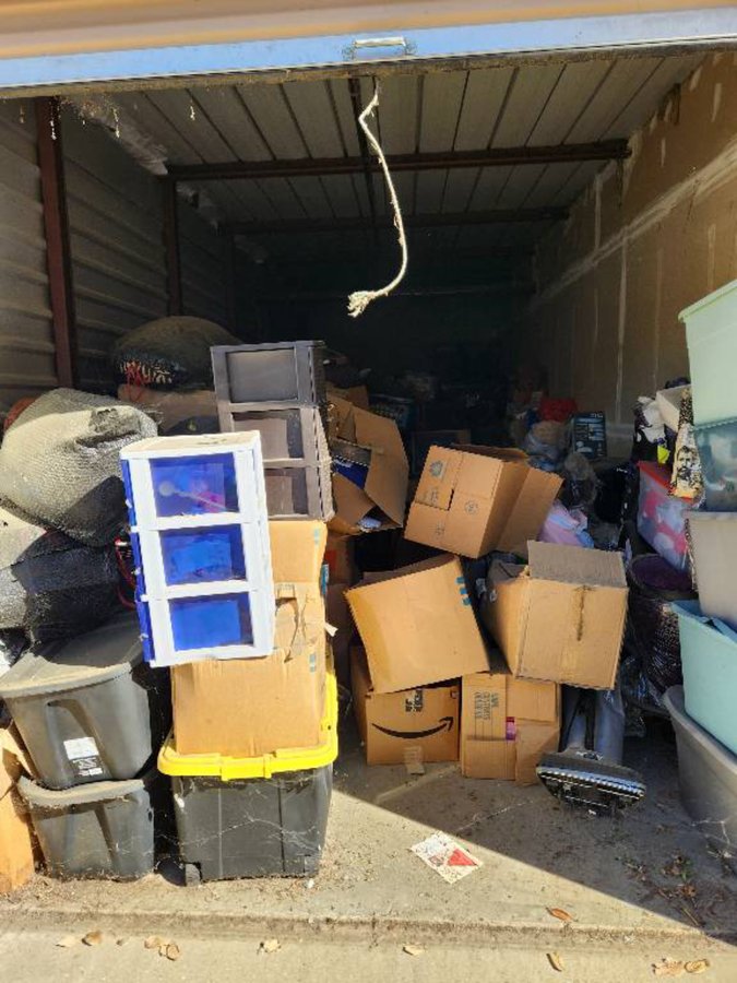 10 x 30 storage unit in Sacramento, CA