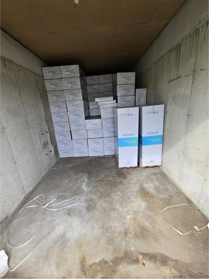 10 x 20 storage unit in Islandia, NY
