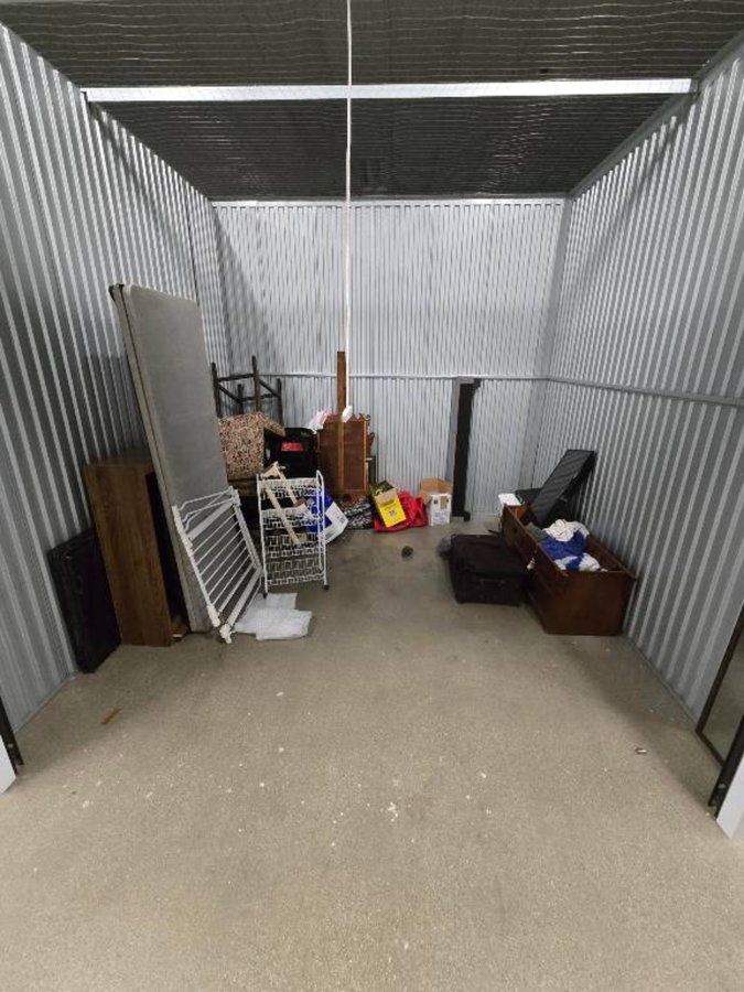 10 x 10 storage unit in Mchenry, IL