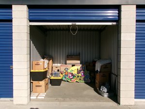 10 x 10 storage unit in Palm Springs, CA