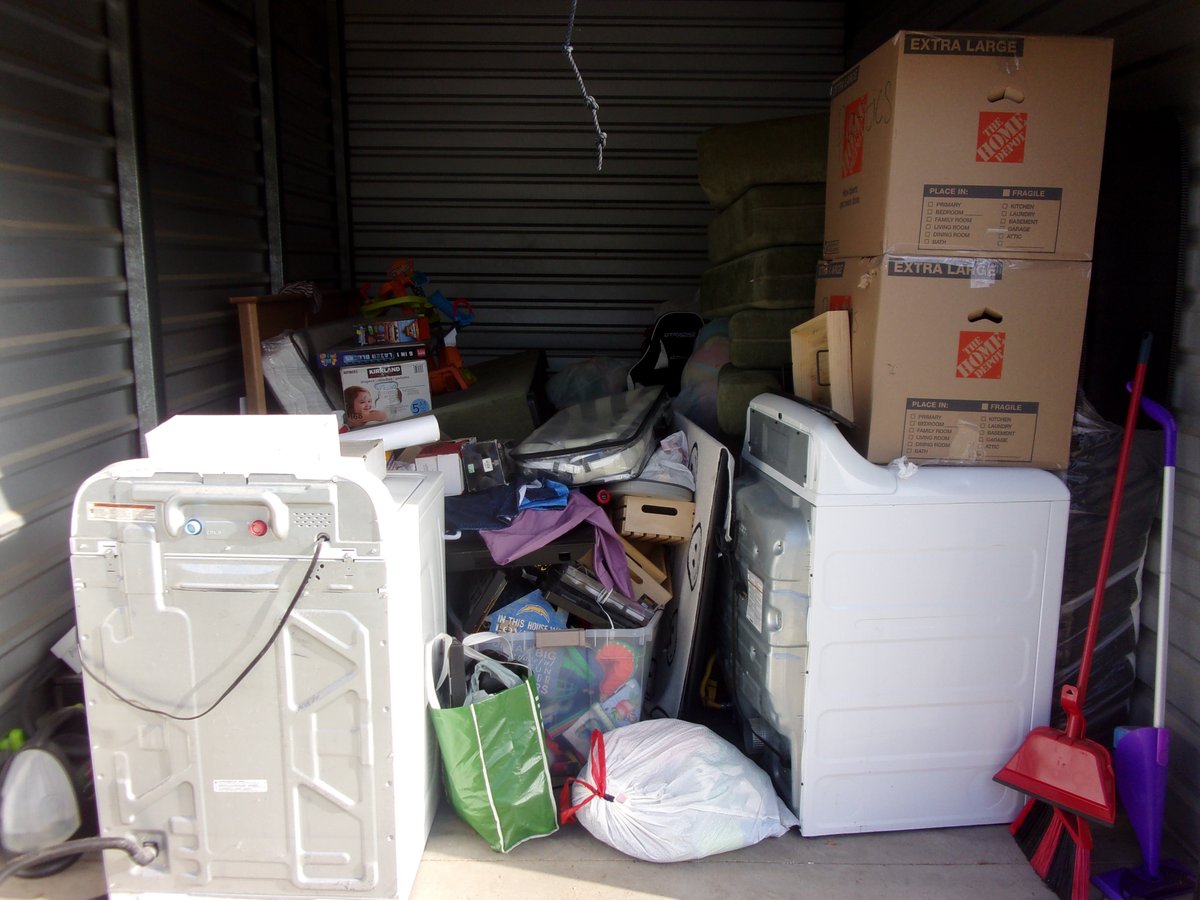 10 x 15 storage unit in Perris, CA