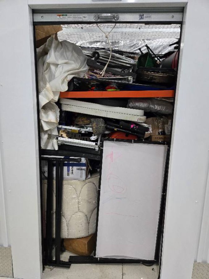 16 x 10 storage unit in Waldorf, MD