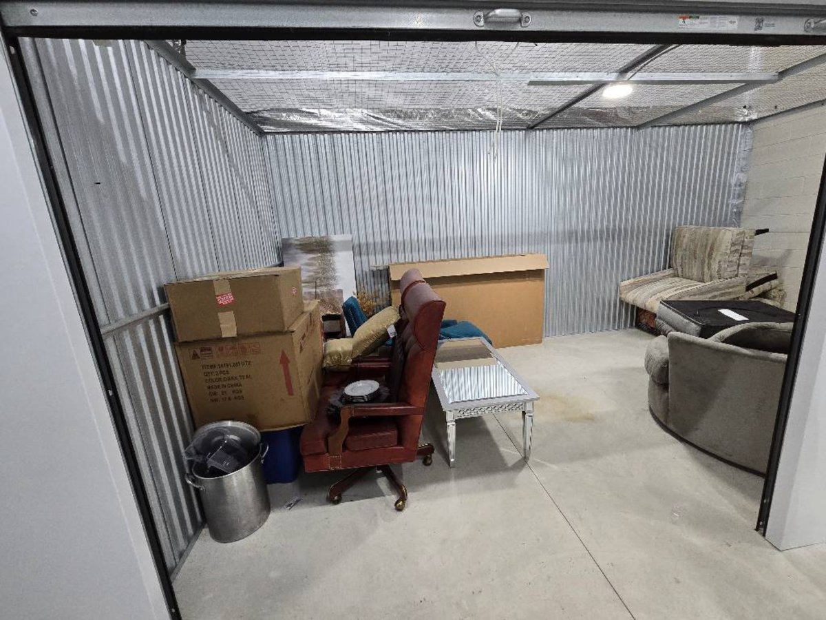 20 x 10 storage unit in Waldorf, MD