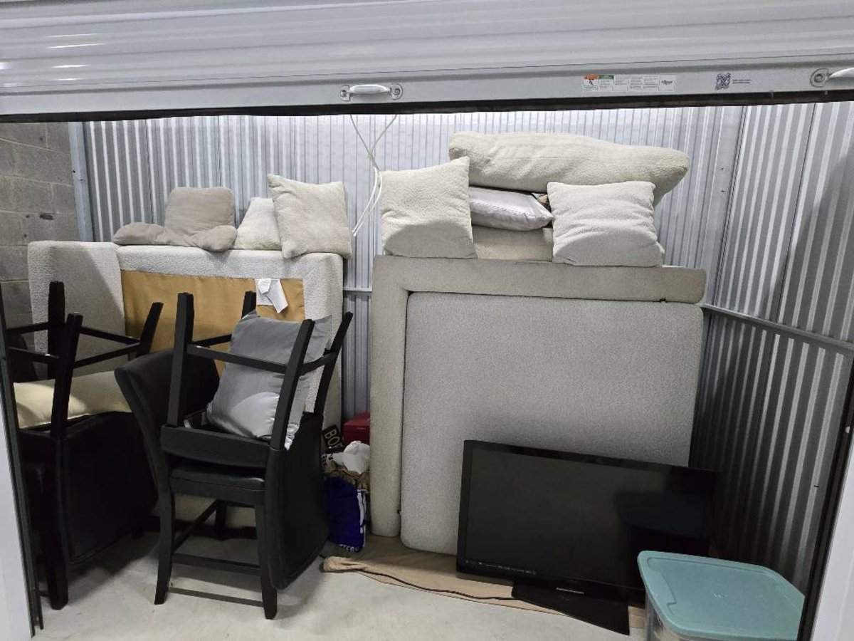 12 x 5 storage unit in Waldorf, MD