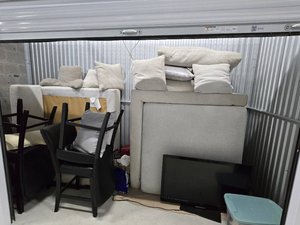 12 x 5 storage unit in Waldorf, MD