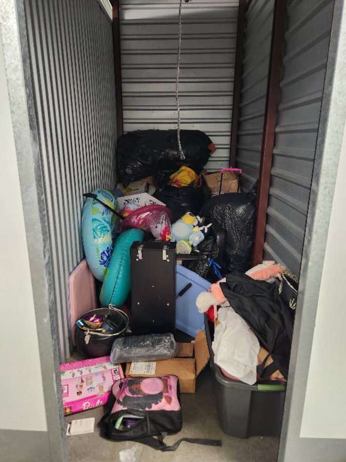 5 x 10 storage unit in Sacramento, CA