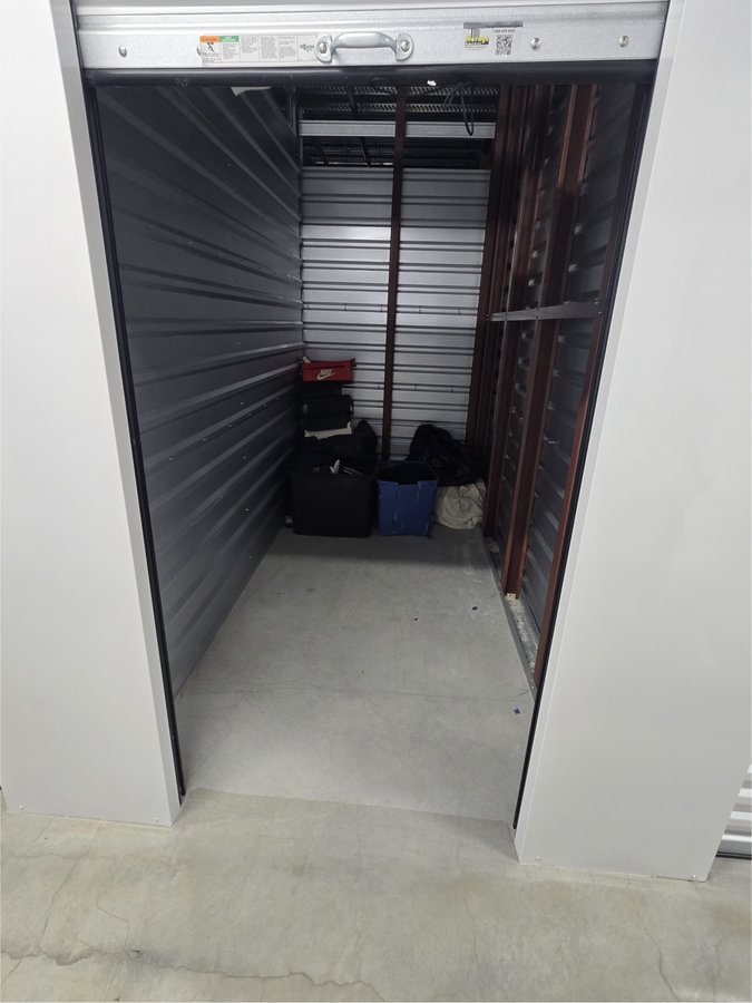 5 x 10 storage unit in Levittown, PA