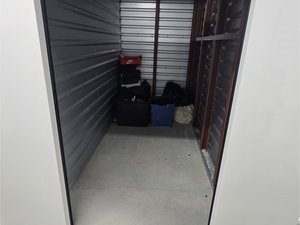 5 x 10 storage unit in Levittown, PA