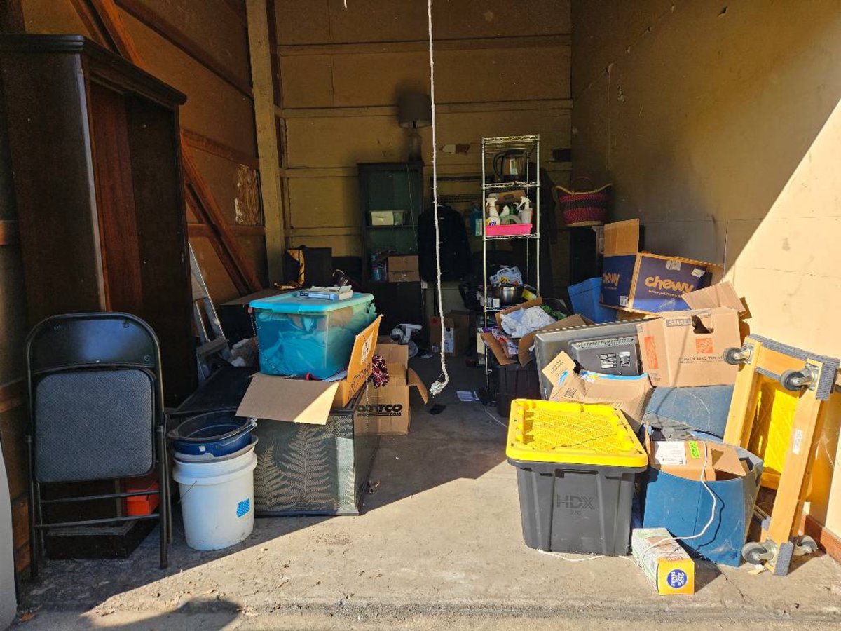 10 x 15 storage unit in Sacramento, CA