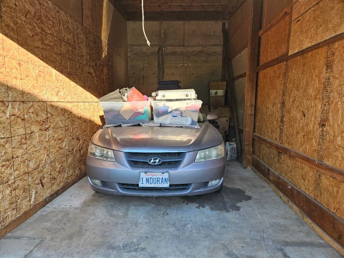 10 x 20 storage unit in Sacramento, CA
