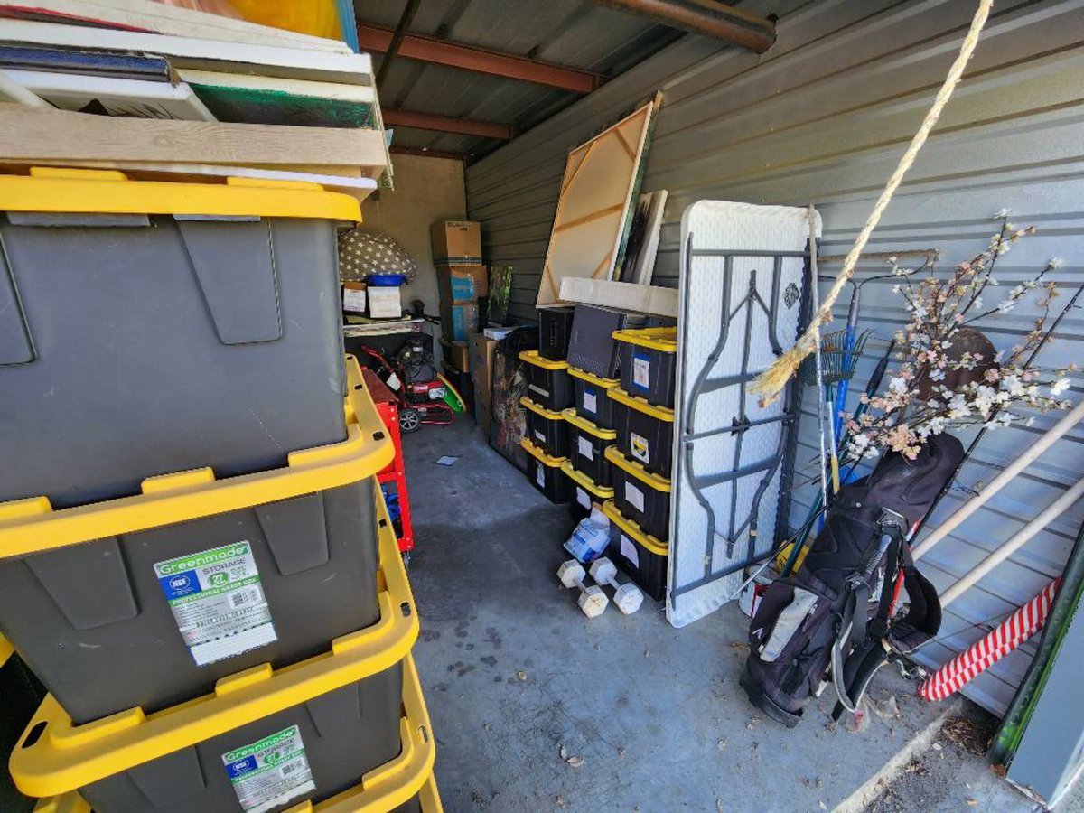 10 x 30 storage unit in Sacramento, CA