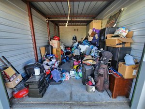 10 x 20 storage unit in Sacramento, CA