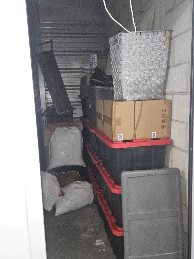 5 x 10 storage unit in Los Angeles, CA