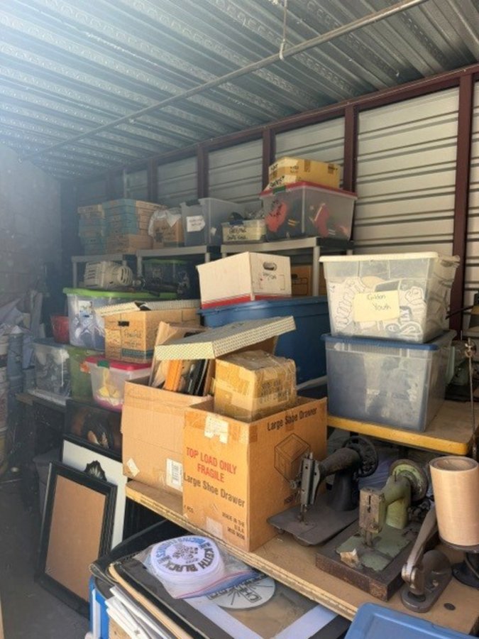 10 x 20 storage unit in Paramount, CA