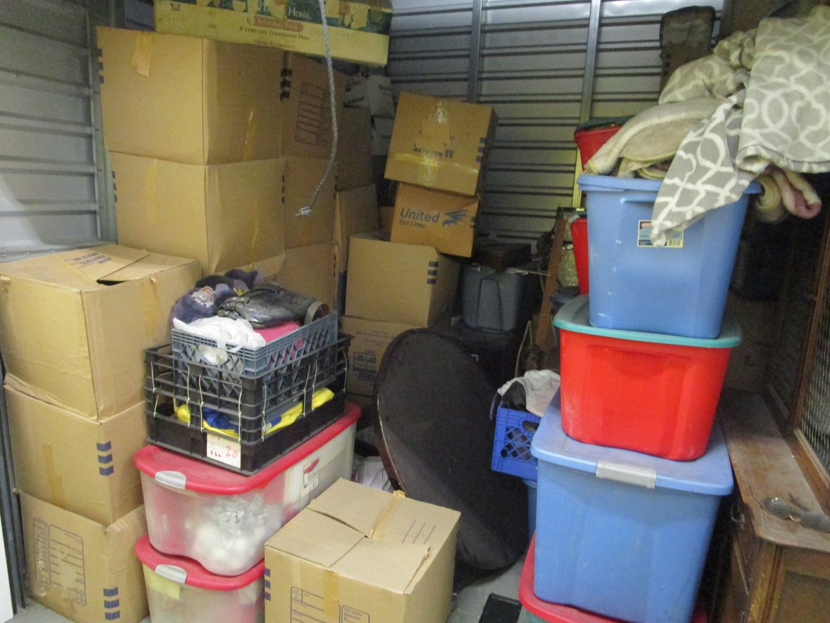 10 x 10 storage unit in Bell Gardens, CA