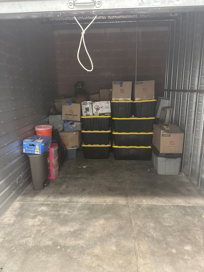 10 x 14 storage unit in Bell Gardens, CA