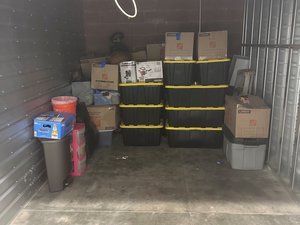 10 x 14 storage unit in Bell Gardens, CA