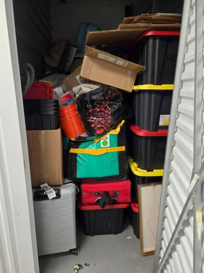 5 x 10 storage unit in Fairfax, VA