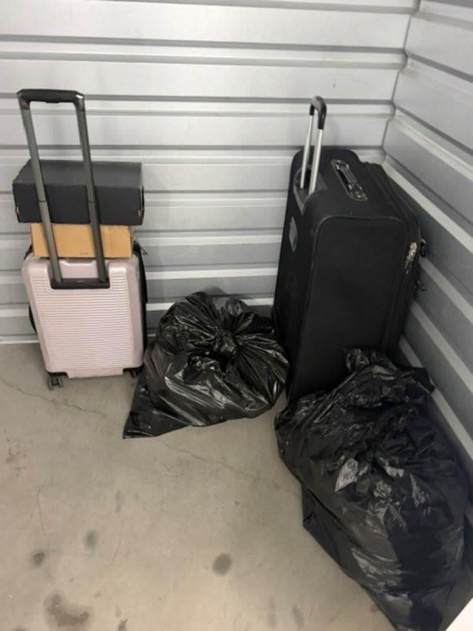 5 x 5 storage unit in Paramount, CA