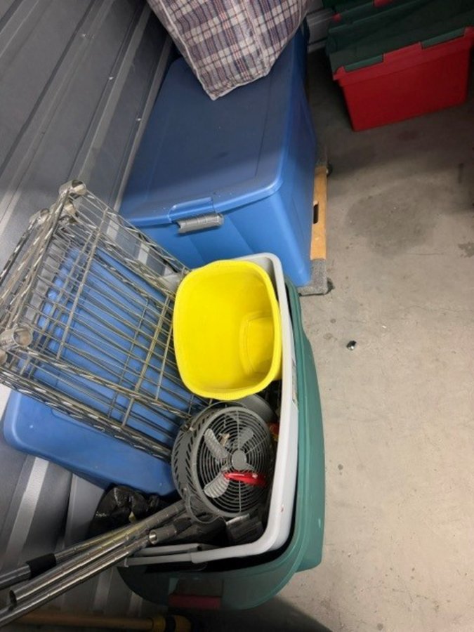 7 x 10 storage unit in Paramount, CA
