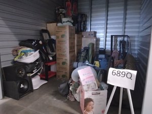 10 x 10 storage unit in Roseburg, OR