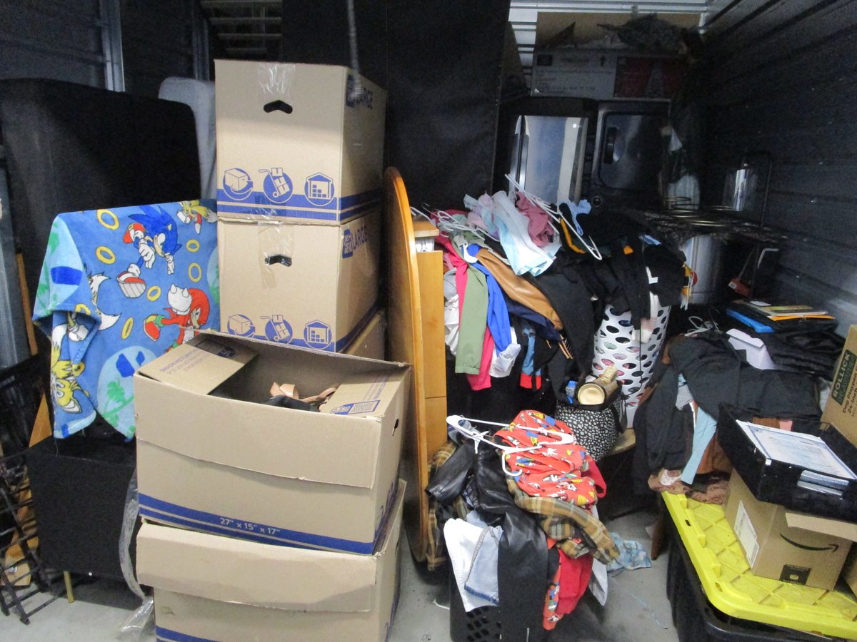 10 x 12 storage unit in Bell Gardens, CA