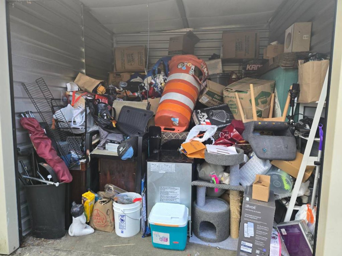 10 x 10 storage unit in Hillsboro, OR