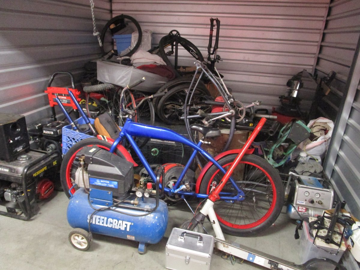 10 x 10 storage unit in Bell Gardens, CA