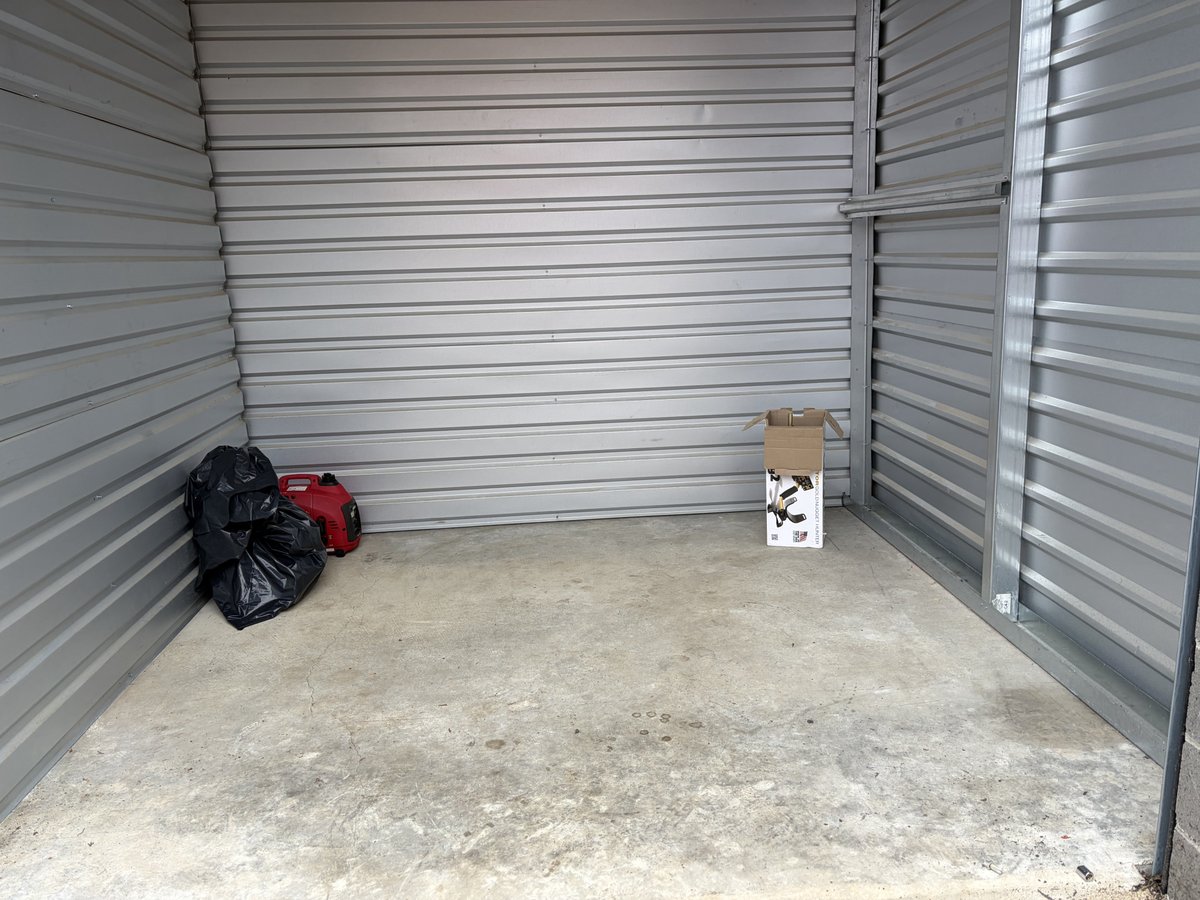 10 x 10 storage unit in Port Angeles, WA