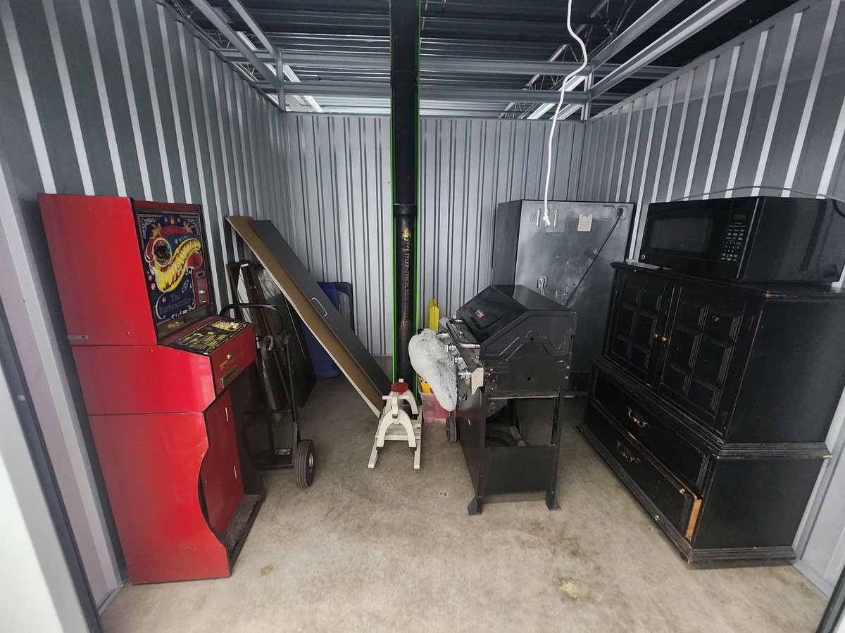 10 x 10 storage unit in Lenexa, KS