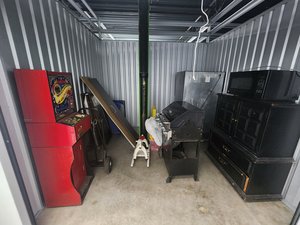 10 x 10 storage unit in Lenexa, KS