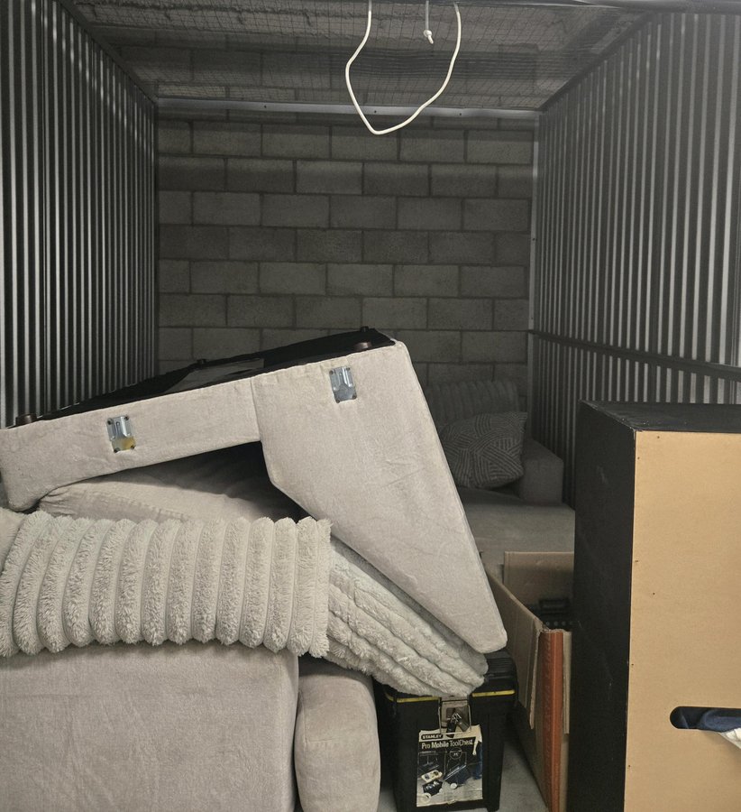 8 x 10 storage unit in Inglewood, CA