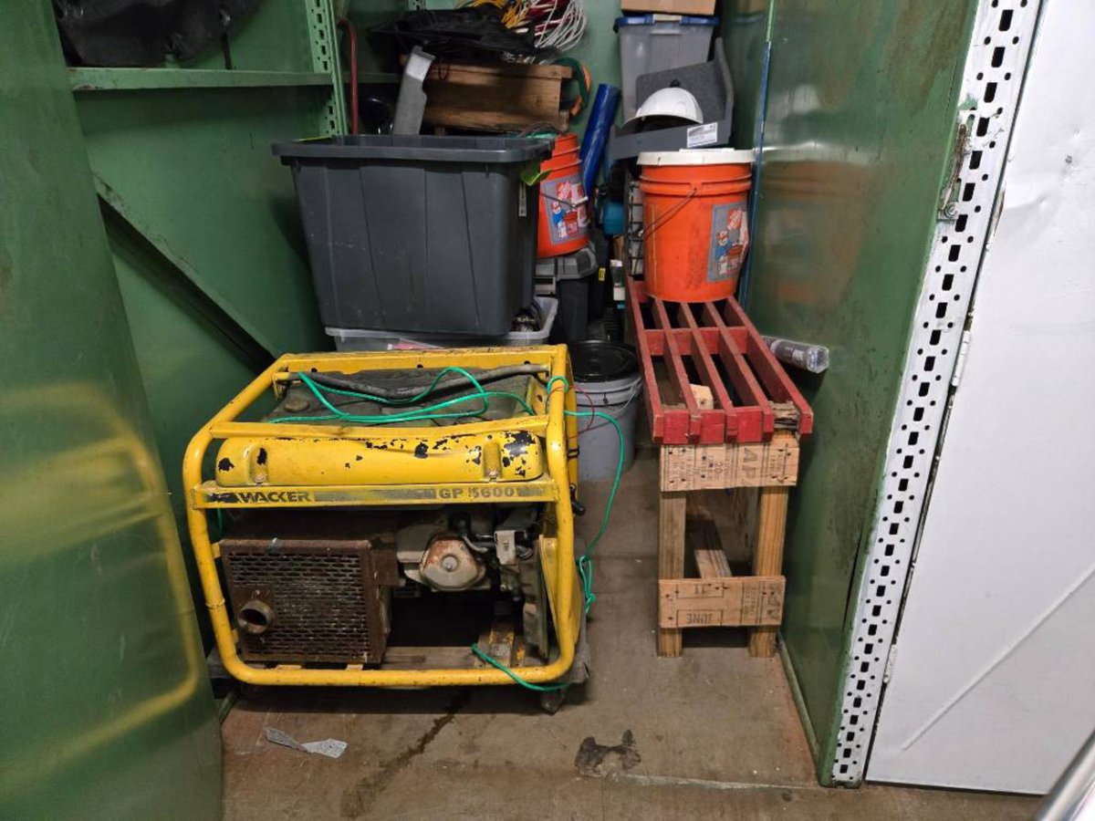 8 x 8 storage unit in Pearl City, HI