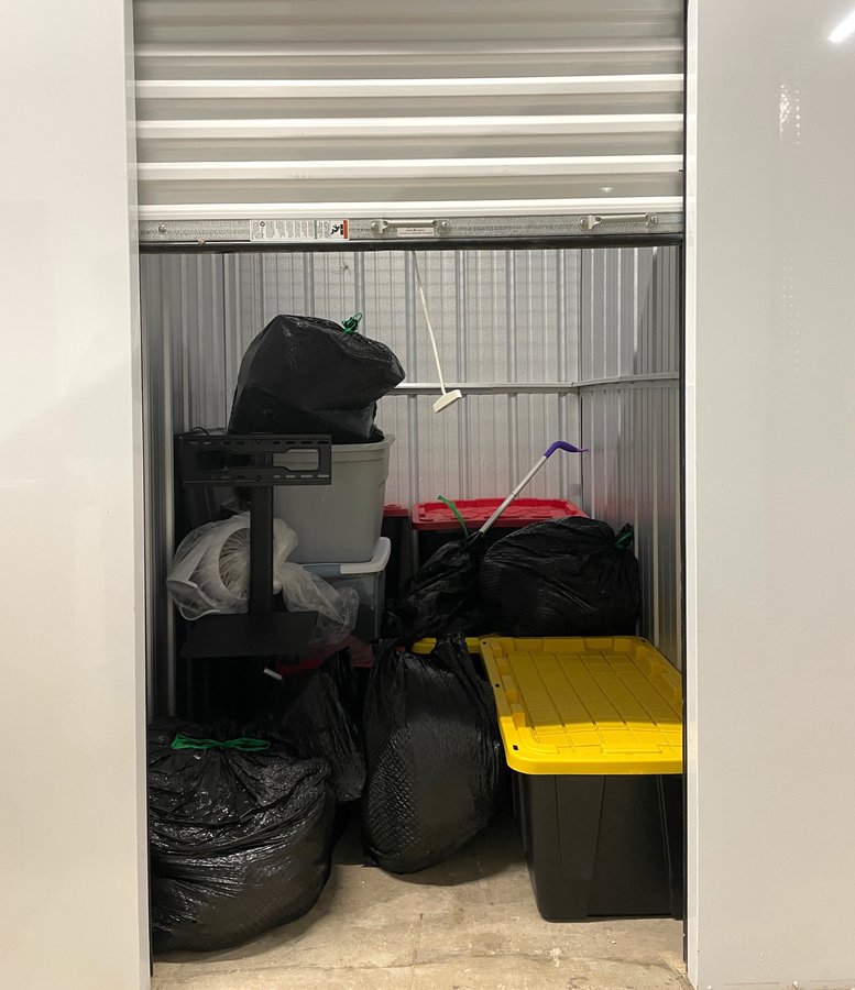 5 x 7 storage unit in Aurora, IL