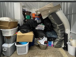10 x 10 storage unit in Aurora, IL