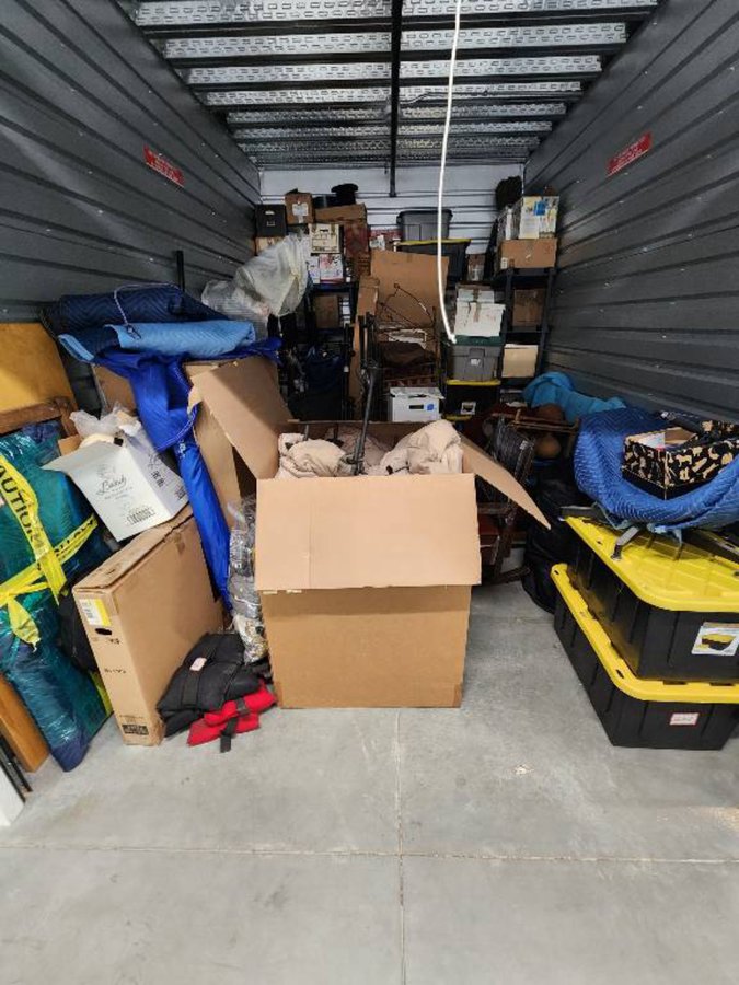 10 x 15 storage unit in Riverside, CA
